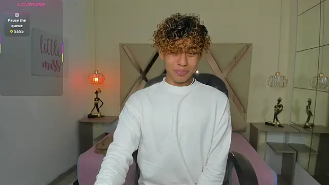 Anyelo Twink online show from May 2026 04:18:01 AM
