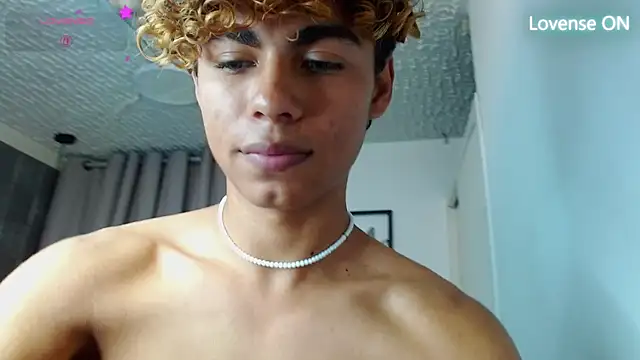 Anyelo Twink online show from July 2026 04:24:01 PM
