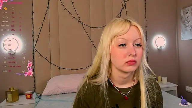 Snapshot of AdeleSilvy chatting on May 2026 01:32:02 AM AdeleSilvy online show from May 2026 01:32:02 AM