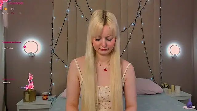 Snapshot of AdeleSilvy chatting on May 2026 01:36:01 AM AdeleSilvy online show from May 2026 01:36:01 AM