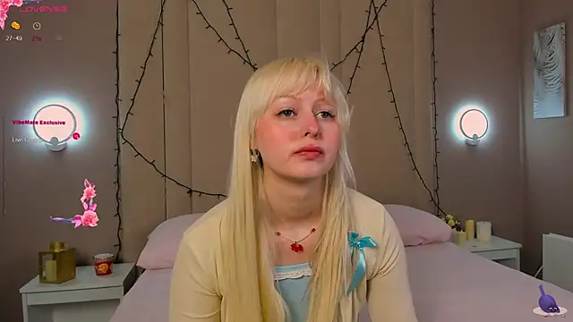 Snapshot of AdeleSilvy chatting on May 2026 01:44:01 AM AdeleSilvy online show from May 2026 01:44:01 AM