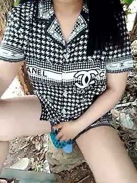 Snapshot of EnzxMoon02 chatting on January 2026 05:22:01 AM EnzxMoon02 online show from January 2026 05:22:01 AM