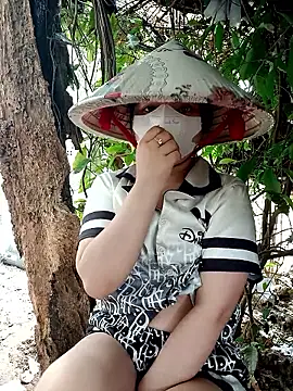 Snapshot of EnzxMoon02 chatting on January 2026 04:27:01 AM EnzxMoon02 online show from January 2026 04:27:01 AM