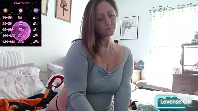 Snapshot of FoxyMillie chatting on February 2026 04:44:01 PM FoxyMillie online show from February 2026 04:44:01 PM