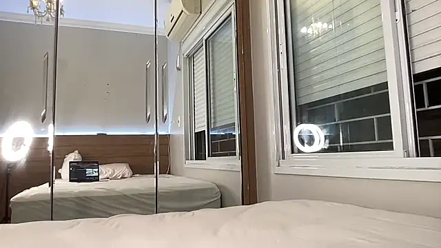 Snapshot of Elisakim chatting on February 2026 12:09:01 AM Elisakim online show from February 2026 12:09:01 AM