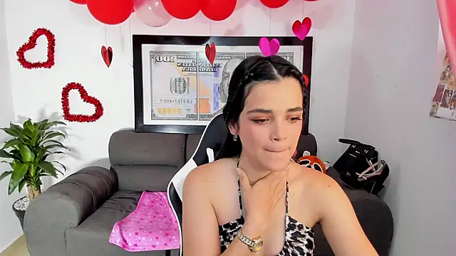 Snapshot of LucianaMoreau chatting on February 2026 09:04:01 PM LucianaMoreau online show from February 2026 09:04:01 PM