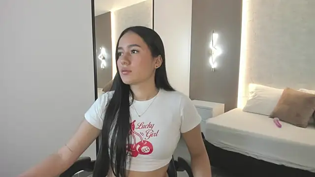 mia slora online show from May 2026 12:12:01 PM