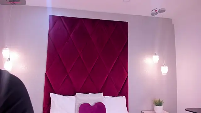 Snapshot of emily_clarkk_ chatting on April 2026 08:02:02 PM emily clarkk online show from April 2026 08:02:02 PM