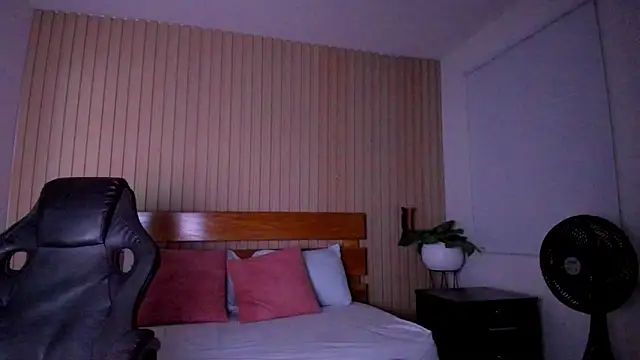 emma hiltonn  online show from March 2026 02:50:02 AM