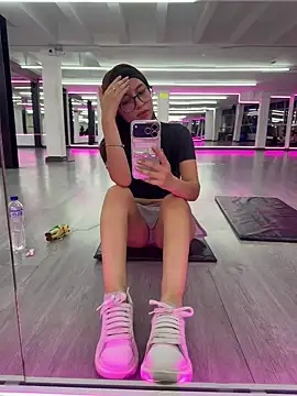 Snapshot of OriannaWolf chatting on February 2026 01:03:02 AM OriannaWolf online show from February 2026 01:03:02 AM