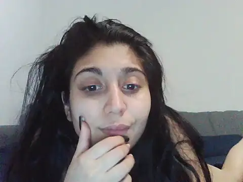 Snapshot of Roxanamadia chatting on February 2026 11:30:02 PM Roxanamadia online show from February 2026 11:30:02 PM