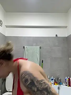 Snapshot of dalia0710 chatting on March 2026 01:06:02 PM dalia0710 online show from March 2026 01:06:02 PM