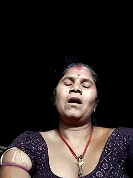 Hot di97 online show from May 2026 03:40:01 PM