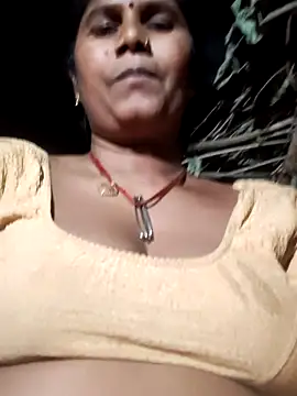 Hot di97 online show from May 2026 03:18:02 PM