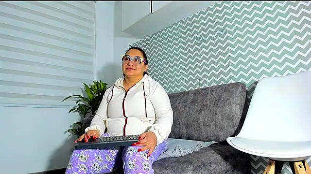 nailon karol11 online show from July 2026 11:51:01 PM