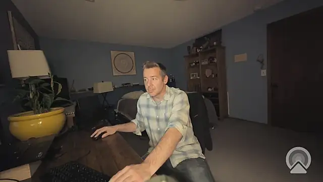 chrisw8140 online show from April 2026 01:29:01 AM