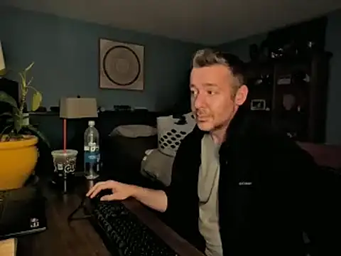chrisw8140 online show from May 2026 01:02:02 AM