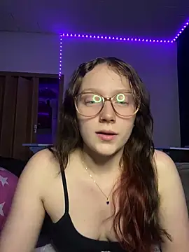 Snapshot of YoungLisaa18 chatting on February 2026 07:52:01 PM YoungLisaa18 online show from February 2026 07:52:01 PM