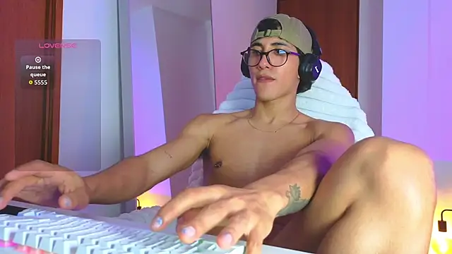 Snapshot of emilio_rivs chatting on January 2026 03:44:01 AM emilio rivs online show from January 2026 03:44:01 AM