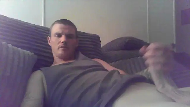 Snapshot of HungandHynotic chatting on May 2026 06:09:01 AM HungandHynotic online show from May 2026 06:09:01 AM