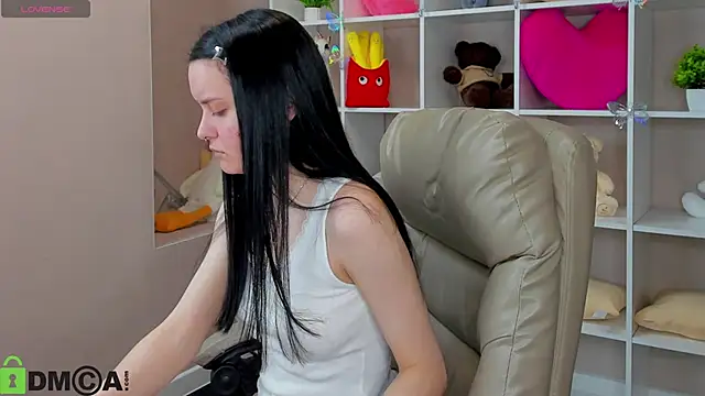 Snapshot of Kessi_Millisis chatting on February 2026 03:04:01 AM Kessi Millisis online show from February 2026 03:04:01 AM