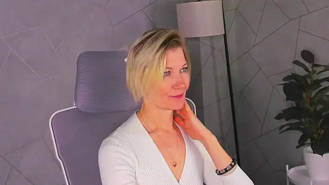 Julie Lucas online show from March 2026 12:37:02 AM