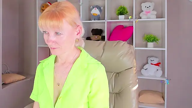 Julie Lucas online show from March 2026 09:21:02 AM