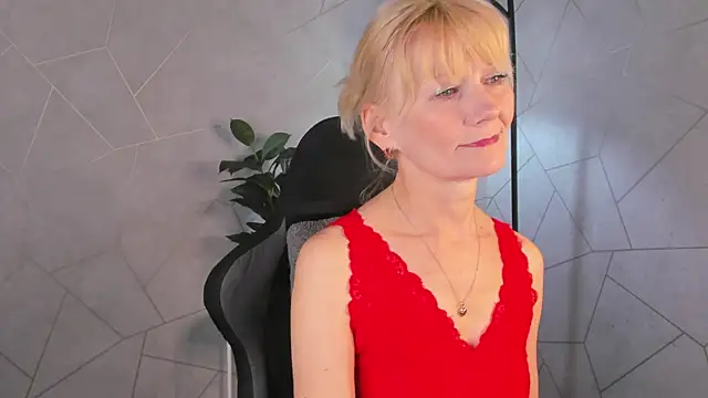 Julie Lucas online show from May 2026 12:06:02 AM