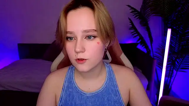 Snapshot of Ellie_Heavenly chatting on February 2026 08:20:01 AM Ellie Heavenly online show from February 2026 08:20:01 AM