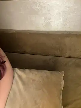 lily bitch online show from February 2026 09:18:02 PM