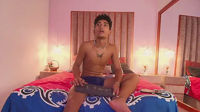 Snapshot of Mike_thomsonn chatting on January 2026 07:28:02 PM Mike thomsonn online show from January 2026 07:28:02 PM