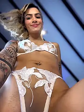 Snapshot of SweetTroubleXXX chatting on February 2026 01:05:02 PM SweetTroubleXXX online show from February 2026 01:05:02 PM