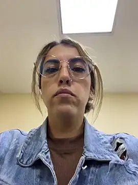 Snapshot of Paulinaa_bella chatting on February 2026 11:47:02 PM Paulinaa bella online show from February 2026 11:47:02 PM