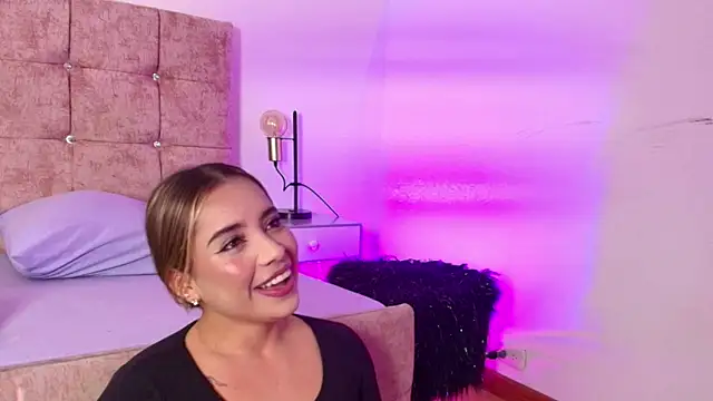 Lucy Carson  online show from February 2026 04:07:01 AM