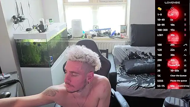 Rayzel White online show from March 2026 01:18:02 PM