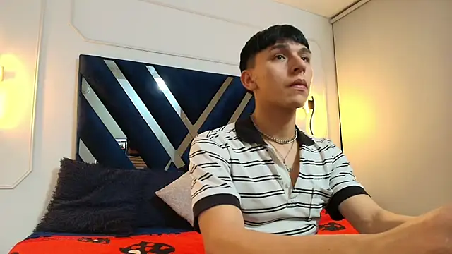 Snapshot of Alexander_Collinss chatting on February 2026 03:33:02 AM Alexander Collinss online show from February 2026 03:33:02 AM