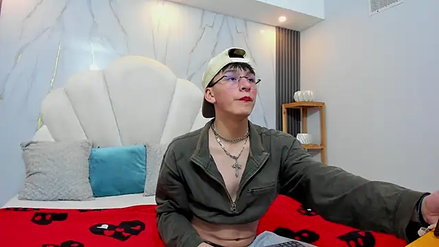 Snapshot of Alexander_Collinss chatting on February 2026 03:02:01 AM Alexander Collinss online show from February 2026 03:02:01 AM