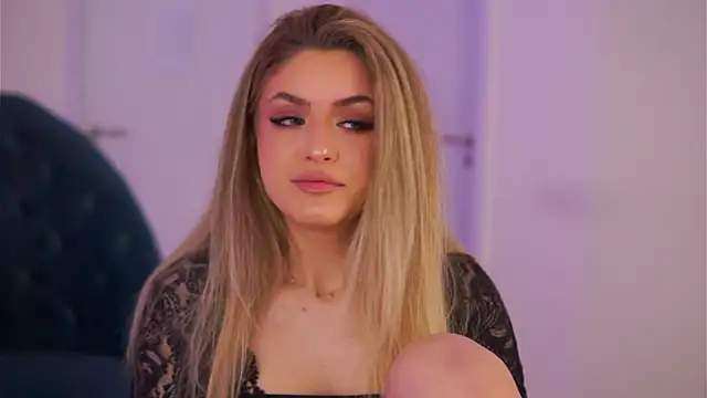 Snapshot of NayaQuinn chatting on January 2026 07:06:02 PM NayaQuinn online show from January 2026 07:06:02 PM