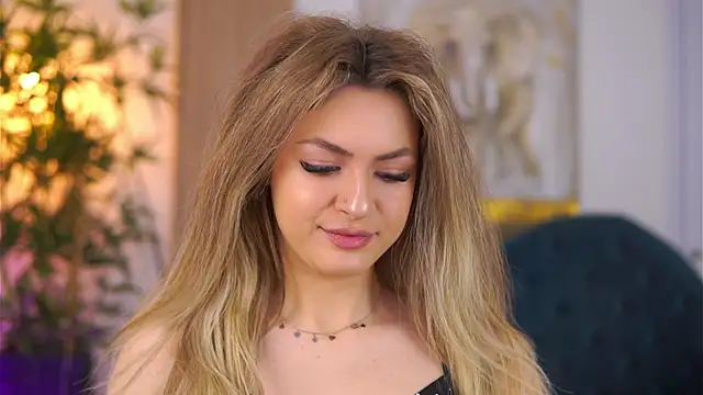 Snapshot of NayaQuinn chatting on February 2026 07:19:02 PM NayaQuinn online show from February 2026 07:19:02 PM