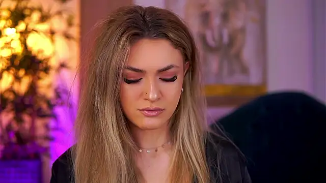 Snapshot of NayaQuinn chatting on February 2026 07:17:02 PM NayaQuinn online show from February 2026 07:17:02 PM