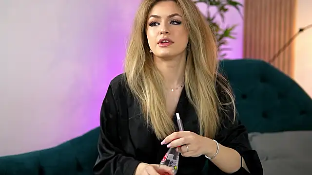 Snapshot of NayaQuinn chatting on February 2026 08:09:02 PM NayaQuinn online show from February 2026 08:09:02 PM