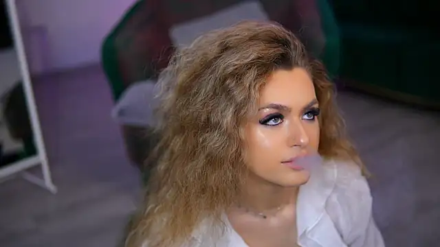 NayaQuinn online show from April 2026 07:15:01 PM