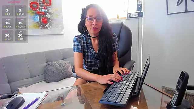 loretta fraser online show from May 2026 01:07:01 PM