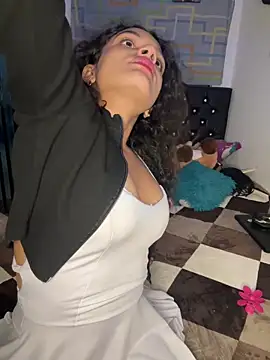 Snapshot of Nyxx_Velariia chatting on April 2026 05:32:01 PM Nyxx Velariia online show from April 2026 05:32:01 PM