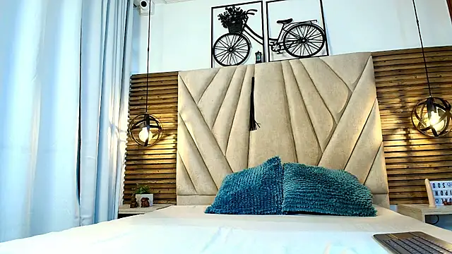 Snapshot of Hether_t chatting on February 2026 12:44:02 PM Hether t online show from February 2026 12:44:02 PM