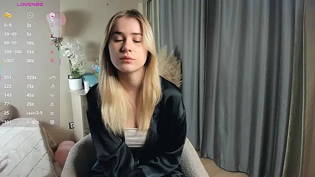 Snapshot of LuanaFincel chatting on February 2026 01:02:02 AM LuanaFincel online show from February 2026 01:02:02 AM