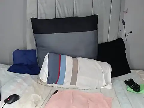 Snapshot of QUEENASHxXx chatting on March 2026 08:32:01 PM QUEENASHxXx online show from March 2026 08:32:01 PM