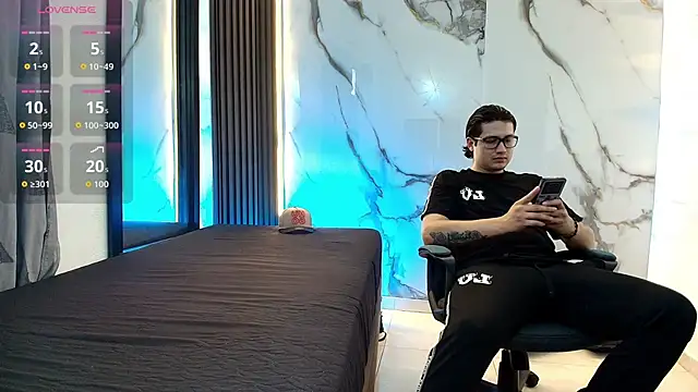 Danner Alaia online show from February 2026 07:29:01 PM