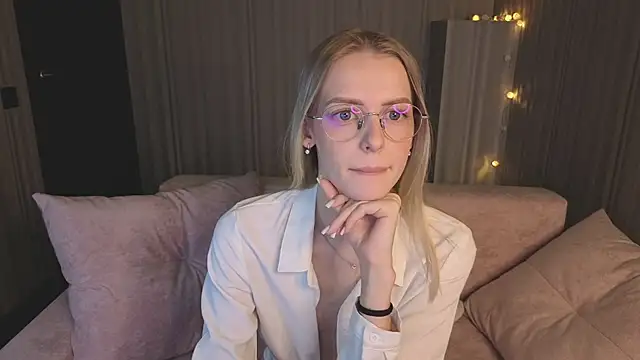 Snapshot of kittie_like18 chatting on February 2026 01:11:01 AM kittie like18 online show from February 2026 01:11:01 AM