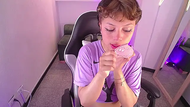 Snapshot of melodyy_as chatting on January 2026 12:32:02 PM melodyy as online show from January 2026 12:32:02 PM